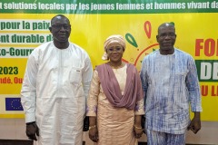 Forum-des-jeunes-Photo-de-Famille-Madame-la-SE-les-Ministres-de-la-jeunesse-du-Burkina-Faso-et-du-Niger