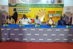 Forum-des-jeunes-Table-officielle